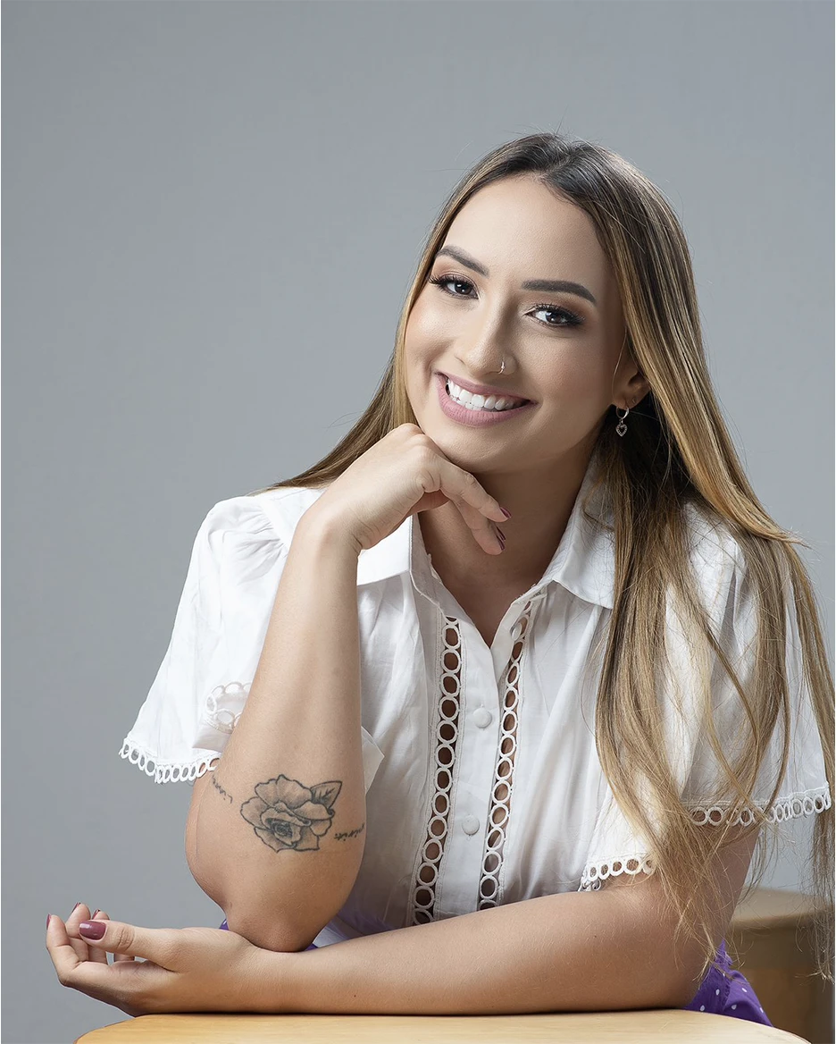 Dra. Emanuelle Moura em atendimento clínico